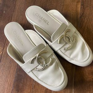 Chanel beige backless loafers
